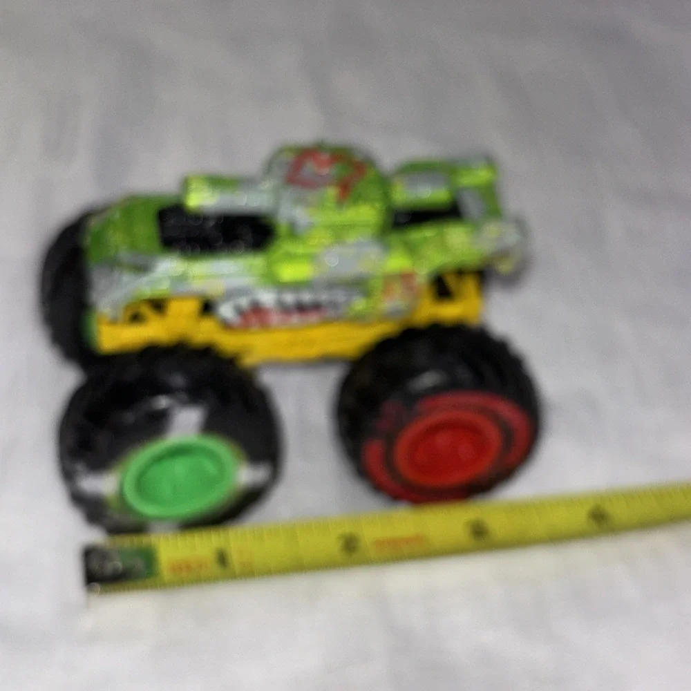 Hot Wheels Monster Truck  Invader Camo Tank 1:64 Diecast Monster Truck